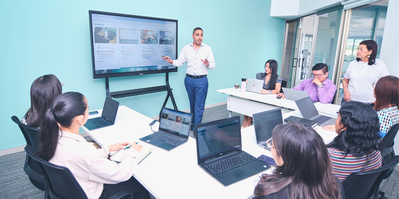 ✅ Building Teams That Drive Success